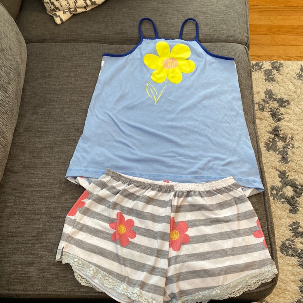 DKNY Girl’s Pajama Set!!